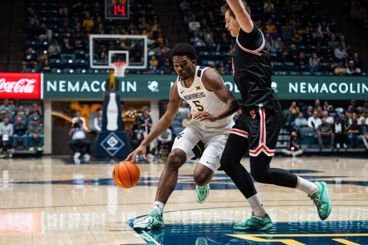 D.J. Thomas’ early performance speaks loudly for WVU men’s hoops, even if the freshman doesn’t